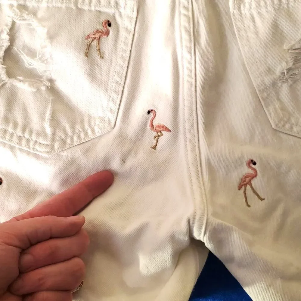 Zara Basic White Flamingo Embroidered Denim Shorts Distressed Jean Size 4